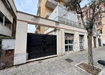 Facciata - Shop viale di Villa Pamphili, 68D, Roma - photo 1