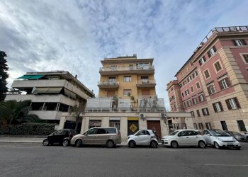 Facciata - Shop viale di Villa Pamphili, 68D, Roma - photo 15