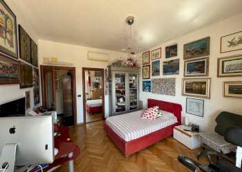 Camera da letto - Appartamento via Giuseppe Elia Benza, Genova (zona Sestri Ponente) - foto 32