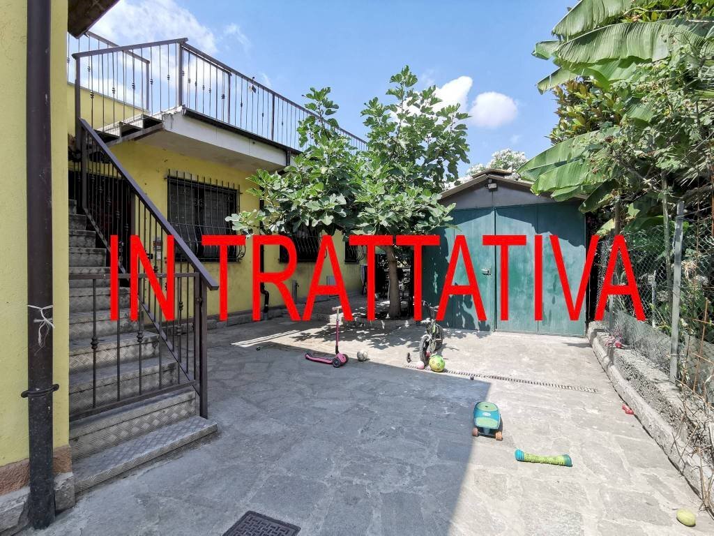 Cortile interno - Casa indipendente via Andrea Sansovino, 243, Torino - foto 1