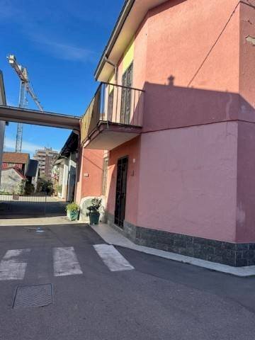 Facciata - Bilocale via Massimiliano De Leva, 7, Bollate - foto 2