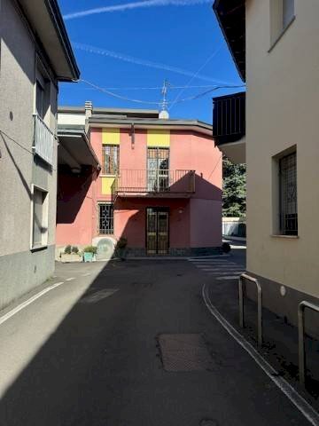 Cortile interno - Bilocale via Massimiliano De Leva, 7, Bollate - foto 3