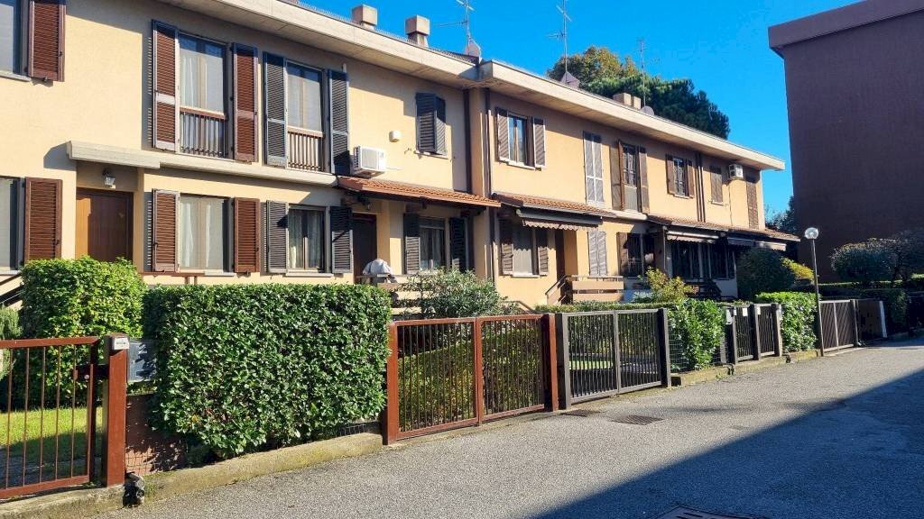 Facciata - Villa a Schiera via Lev Tolstoj, 6, Senago - foto 2