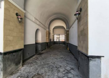 Interno palazzo - Trilocale corso San Giovanni, Napoli (zona San Giovanni a Teduccio) - foto 1