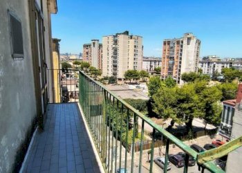 Balcone - Trilocale corso San Giovanni, Napoli (zona San Giovanni a Teduccio) - foto 4