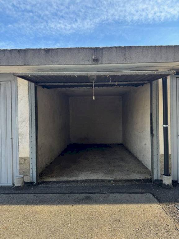 Posto macchina - Box via Generale Pronotto, Piscina - foto 1