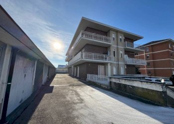 Facciata - Box via Generale Pronotto, Piscina - foto 9