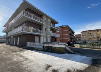 Facciata - Box via Generale Pronotto, Piscina - foto 10