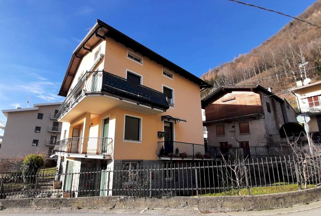 Facciata - Trilocale via Piedo, 101, Tresivio - foto 1