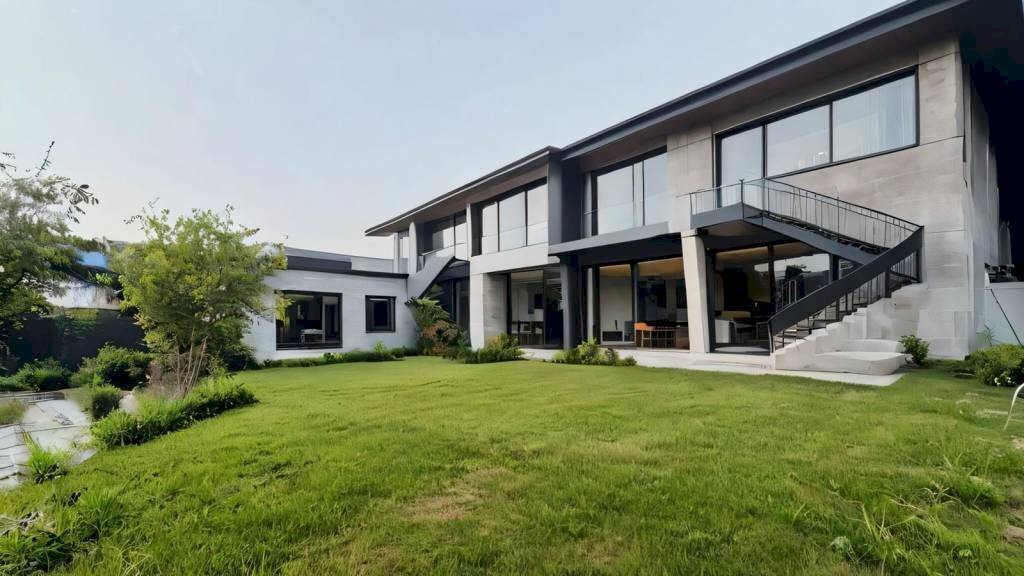 Facciata - Stabile - Palazzo via delle Grigne, Erba - foto 2