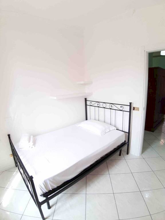 Camera da letto - Terreno non edificabile via Caianello, 23, Milano (zona Dergano) - foto 2