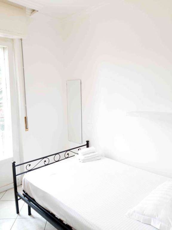 Camera da letto - Terreno non edificabile via Caianello, 23, Milano (zona Dergano) - foto 3