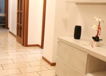 Corridoio - Appartamento via Ugo Lenzi, Bologna (zona Centro Storico) - foto 13