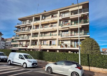 Facciata - Bilocale via Beppe Fenoglio, Cuneo (zona Donatello) - foto 30