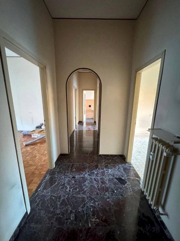 Corridoio - Quadrilocale via Ascanio Sobrero, 2, Cuneo (zona Donatello) - foto 2