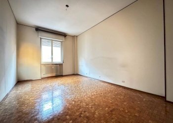 Camera da letto - Quadrilocale via Ascanio Sobrero, 2, Cuneo (zona Donatello) - foto 9