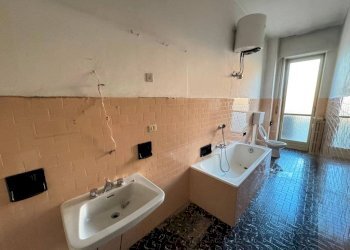 Bagno - Quadrilocale via Ascanio Sobrero, 2, Cuneo (zona Donatello) - foto 12