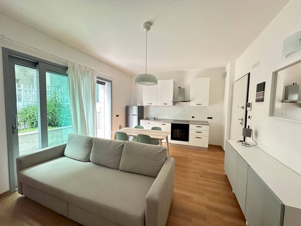 Soggiorno - Trilocale via Arnaldo da Brescia, 42, Genova (zona Quarto) - foto 1