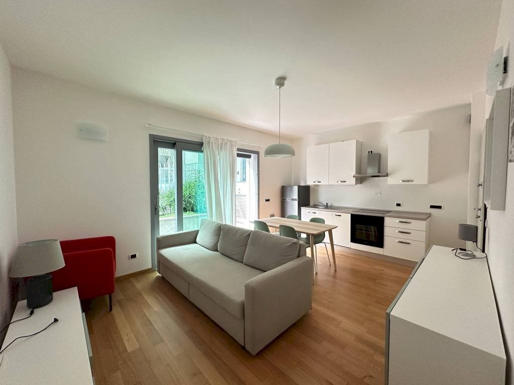 Soggiorno - Trilocale via Arnaldo da Brescia, 42, Genova (zona Quarto) - foto 2