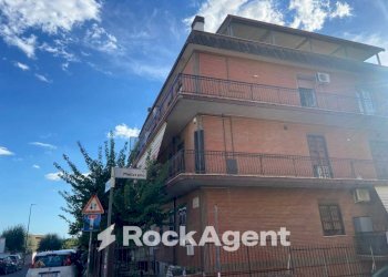 Facciata - Quadrilocale via Montemarano, 68, Roma - foto 31