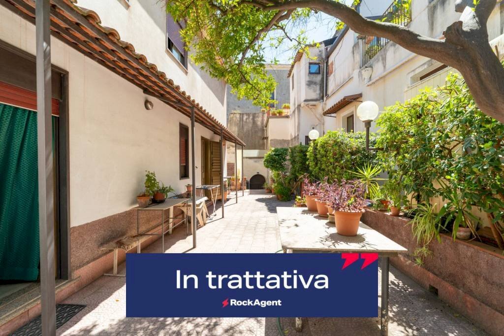 Giardino - Apartment via Santa Barbara, 39, Catania - photo 2