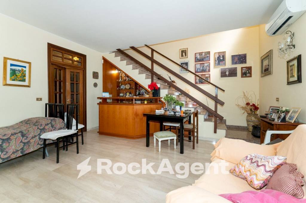 Salone - Apartment via Santa Barbara, 39, Catania - photo 3