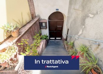 Interno palazzo - Appartamento via Santa Barbara, 39, Catania - foto 1