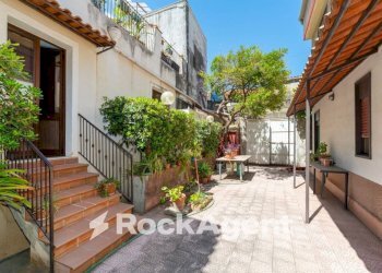 Cortile interno - Appartamento via Santa Barbara, 39, Catania - foto 5