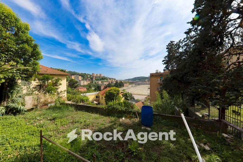 Quadrilocale via Antonietta Massuccone Mazzini, 20, Genova (zona Bolzaneto) - foto 2