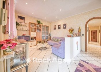 Quadrilocale via Antonietta Massuccone Mazzini, 20, Genova (zona Bolzaneto) - foto 4