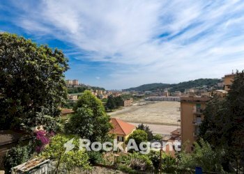 Quadrilocale via Antonietta Massuccone Mazzini, 20, Genova (zona Bolzaneto) - foto 1