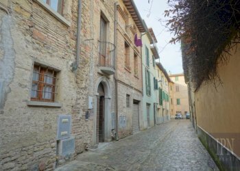Facciata - Casa indipendente corso Camillo Benso di Cavour, Città di Castello - foto 2