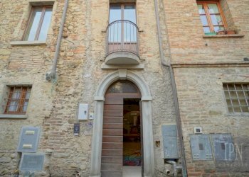 Facciata - Casa indipendente corso Camillo Benso di Cavour, Città di Castello - foto 3