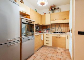 Cucina - Three-room apartment strada Provinciale dell'Uso, Borghi - photo 4