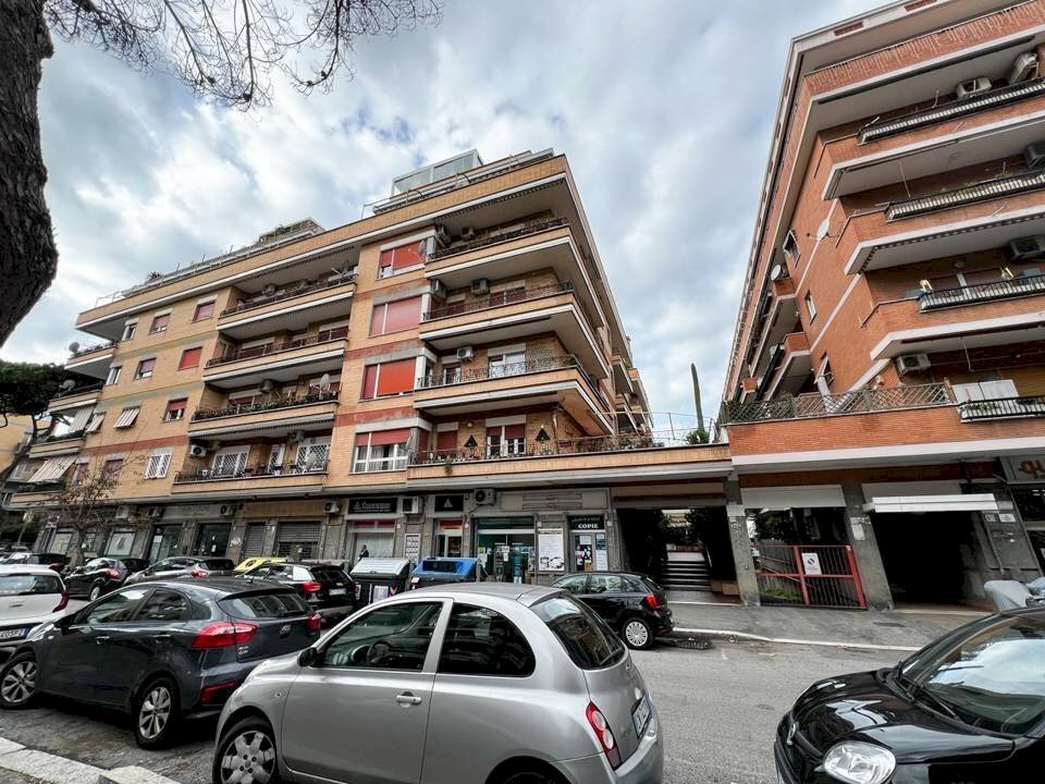 Facciata - Bilocale via Diego Simonetti, Roma (zona Lido di Ostia) - foto 1