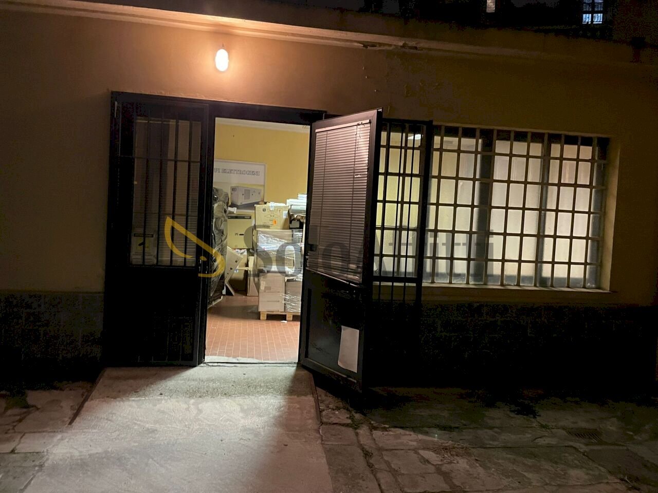 1.jpg - Warehouse Via Pettinengo, Torino - photo 1