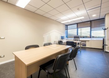 Office via de Marini, Genova (neighborhood Sampierdarena) - photo 9