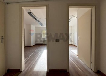 Hall / corridoio - Ufficio via Giacomo Puccini
 
6, Montevarchi - foto 3