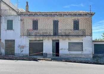 Facciata esterno - Casa semi indipendente Belvedere Ostrense - foto 1