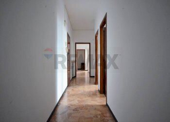 Hall / corridoio - Quadrilocale Via Rusca
 
37, Savona - foto 28