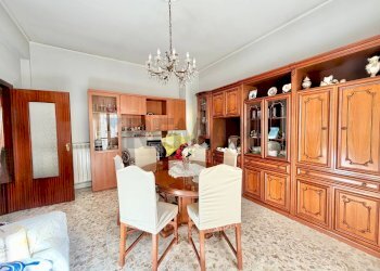 Sala da pranzo - Trilocale VIALE EUROPA
 
9, Calvizzano - foto 10
