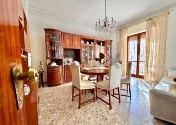 Sala da pranzo - Trilocale VIALE EUROPA
 
9, Calvizzano - foto 14