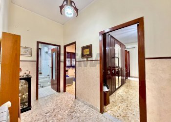 Hall / corridoio - Trilocale VIALE EUROPA
 
9, Calvizzano - foto 19