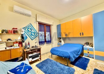 Camera / camera da letto - Trilocale VIALE EUROPA
 
9, Calvizzano - foto 27