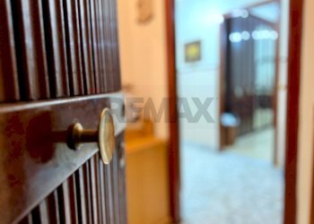 Hall / corridoio - Trilocale VIALE EUROPA
 
9, Calvizzano - foto 33