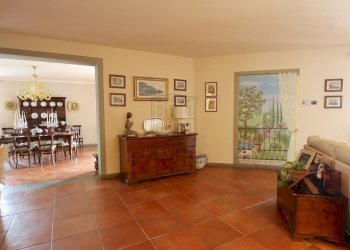 vendesi villa  ristrutturata con giardino lucca IM - Villa Via dei Cotani 211, Lucca - foto 13