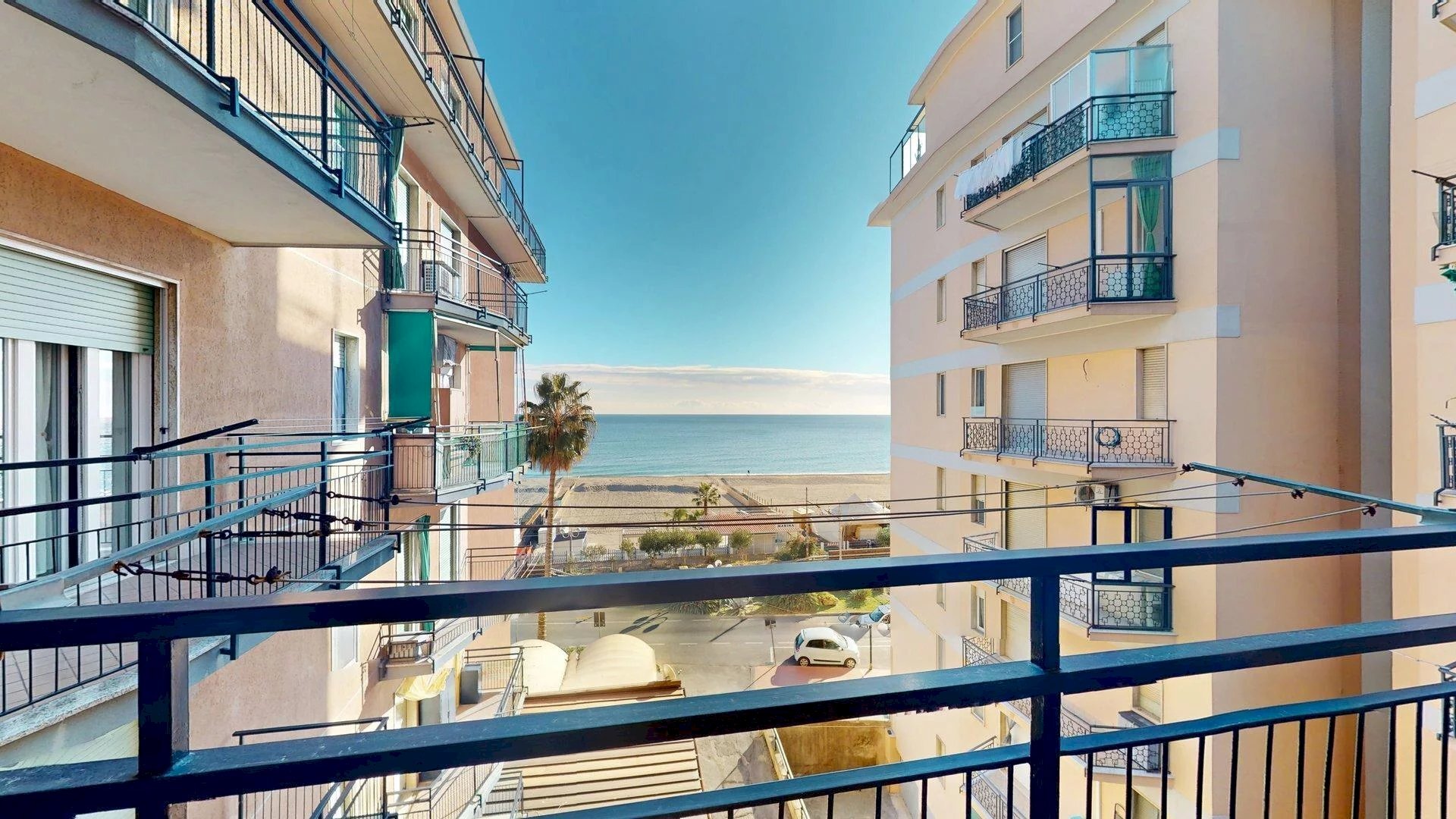 Three-room apartment Corso Europa, Borghetto Santo Spirito - photo 1