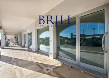 Shop Viale Aldo Moro, Olbia - photo 3