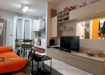 Two-room apartment Via Alessandro Volta, 76, Cento - photo 2