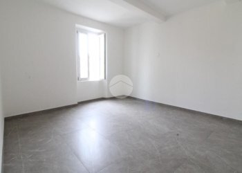 Two-room apartment Piazza Giacomo Ferrari, Langhirano - photo 9